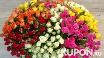 Цветы в корзинах, букет из роз либо тюльпанов
