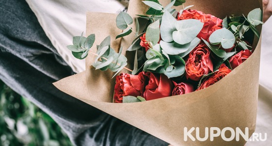 Скидка до 70% на букеты роз, ирисов, хризантем, тюльпанов в дизайнерской, крафт-бумаге и в шляпных коробках от компании Flowers Butik