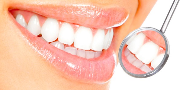 Лечение кариеса для одного или ультразвуковая чистка зубов для одного или двоих в стоматологическом центре «ГиоДент». Скидка до 82%