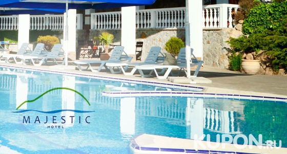 От 3 дней отдыха в отеле Majestic в Алуште: 3-разовое питание, массаж, пользование спа-зоной, романтический ужин, бассейны и не только. Скидка до 59%