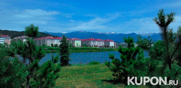 Отдых для двоих или троих в городе-отеле «Бархатные сезоны» в Сочи от туристической компании Mama Travel. Скидка до 52%