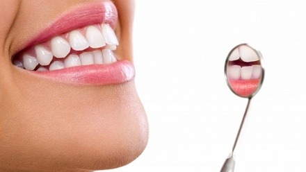 Профессиональная чистка зубов и снятие зубного налета в стоматологической клинике Dental Group (1350 руб. вместо 3000 руб.)