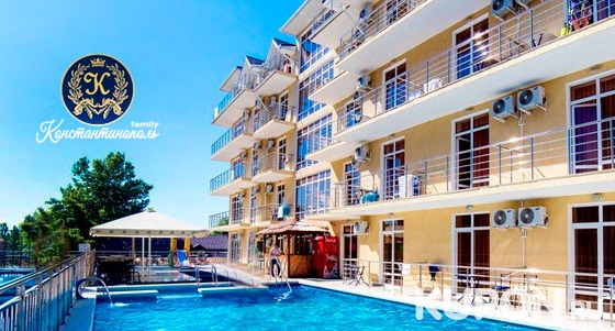 Скидка до 33% на отдых для двоих или троих с питанием, бассейном и бесплатным Wi-Fi в отеле «Константинополь Family» на берегу моря