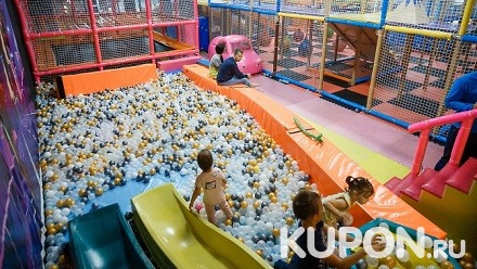 Безлимитное посещение игровой зоны Kids с лабиринтами и песочницей или детской игровой комнаты и соляной пещеры в парке активного отдыха RAZGON