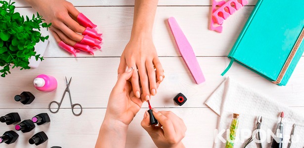 Скидка до 73% на услуги ногтевого сервиса в салоне красоты «Ярче»: маникюр и педикюр, покрытие гель-лаком, наращивание ногтей
