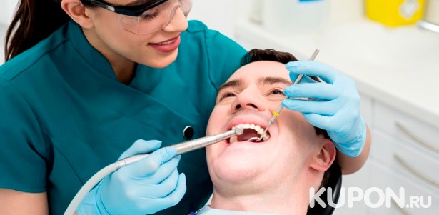 Чистка зубов с чисткой Air Flow, отбеливание Zoom 4, лечение кариеса, эстетическая реставрация зубов или удаление в стоматологической клинике «Дентал Комплекс». Скидка до 84%