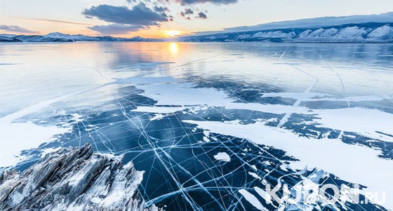 Тур «Байкальский лед» от туристической компании Siberian Tour: ночевка в палатке на льду, горячее 3-разовое питание, баня, инструктор и другое со скидкой 50%