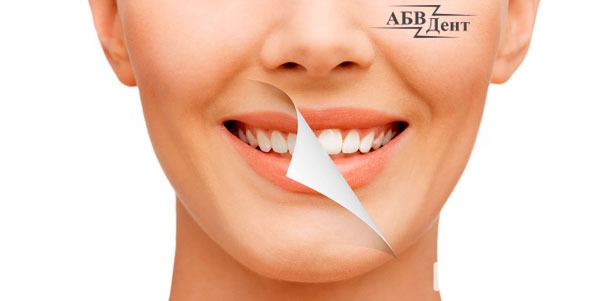 Профессиональная гигиена полости рта в стоматологической клинике «АБВДент»: ультразвуковая чистка зубов, глубокое фторирование, пескоструйная обработка зубов и не только! Скидка 50%