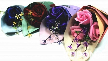 Букет ароматных роз из мыла ручной работы в подарочной коробке или крафтовой упаковке