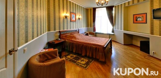 Скидка до 60% на отдых для одного или двоих с завтраками в отеле «Классик» в историческом центре Санкт-Петербурга