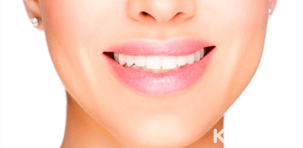 Скидка до 85% на УЗ-чистку зубов и чистка Air Flow, отбеливание Amazing White Universal Extra или Zoom 4, лечение кариеса, эстетическую реставрацию зубов, установку брекетов и виниров в стоматологии ZubCoin